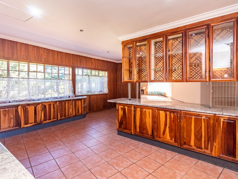 Stunning 4-Bedroom Freehold Home in the Heart of Monument, Krugersdorp - Photo 10