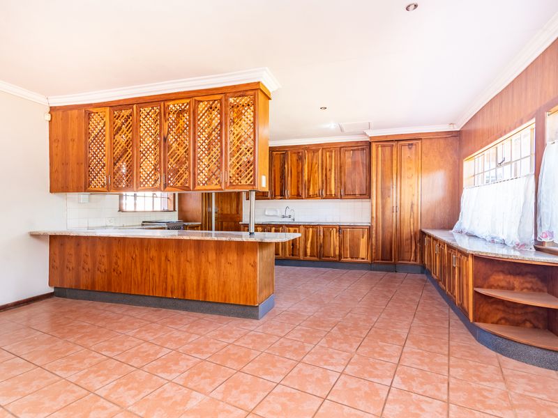 Stunning 4-Bedroom Freehold Home in the Heart of Monument, Krugersdorp - Photo 7