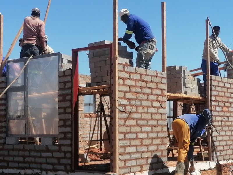 Modern New Builds with Solar Geyser & Aluminium Windows – Tailor-Made for You - Photo 2
