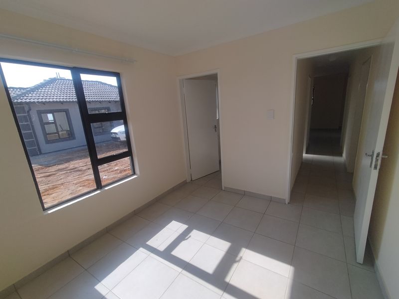 Choose Your Location. Choose Your Layout. Move into Brand New House - Photo 10