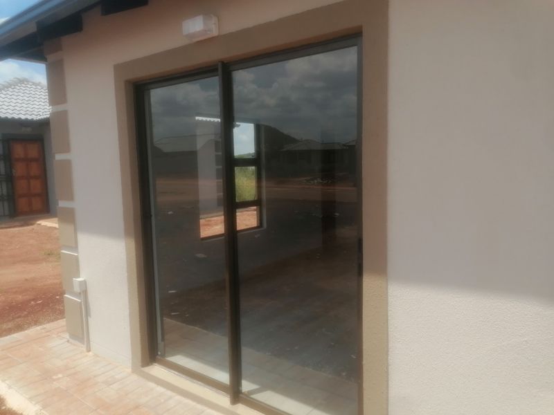 Modern New Builds with Solar Geyser & Aluminium Windows – Tailor-Made for You - Double storey - Photo 6