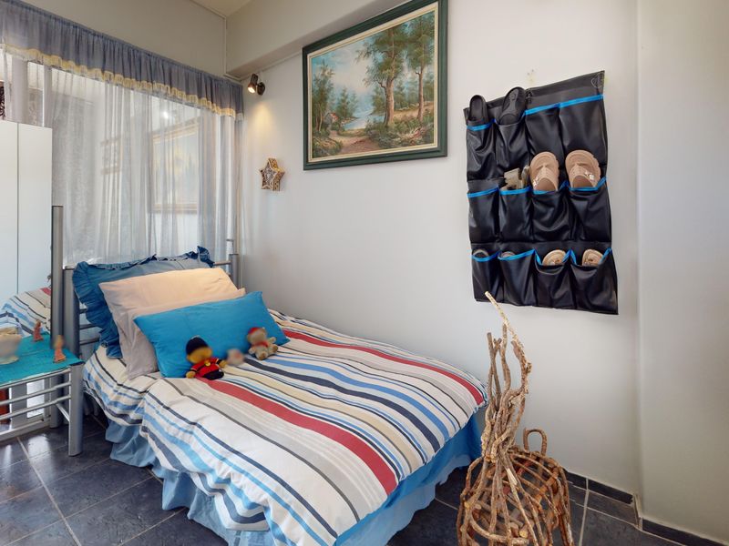 North Facing Gem with Private Garden – Perfect Starter or Investment - Photo 5