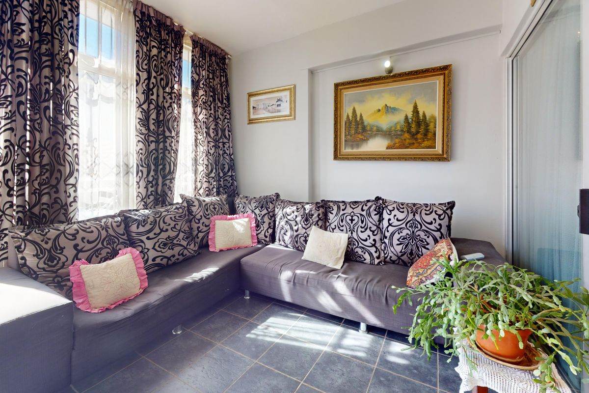 North Facing Gem with Private Garden – Perfect Starter or Investment - Photo 3