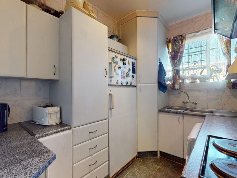 North Facing Gem with Private Garden – Perfect Starter or Investment - Photo 9