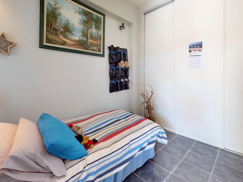 North Facing Gem with Private Garden – Perfect Starter or Investment - Photo 6