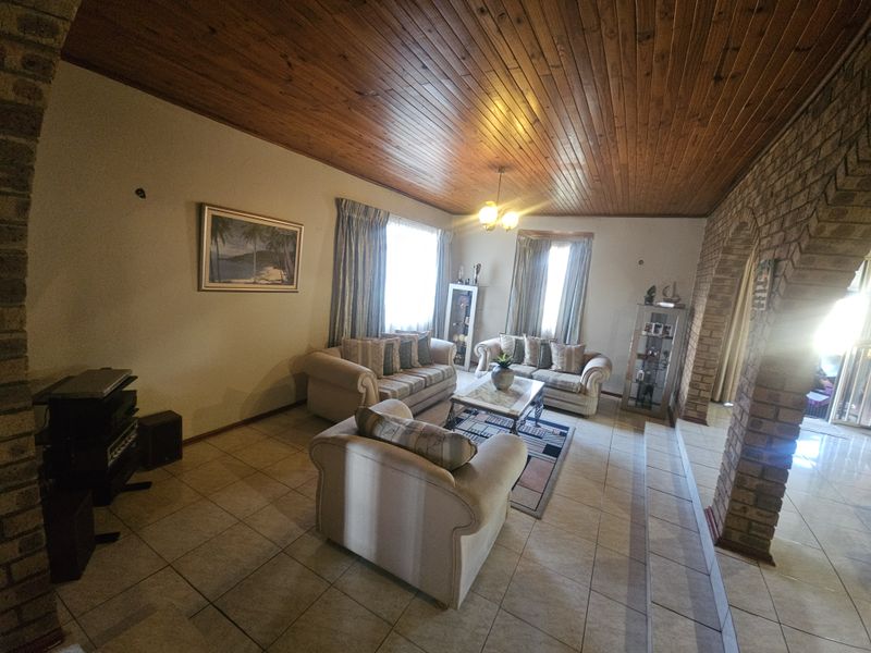 Beautifully Maintained Family Home Designed for Entertaining - Photo 7