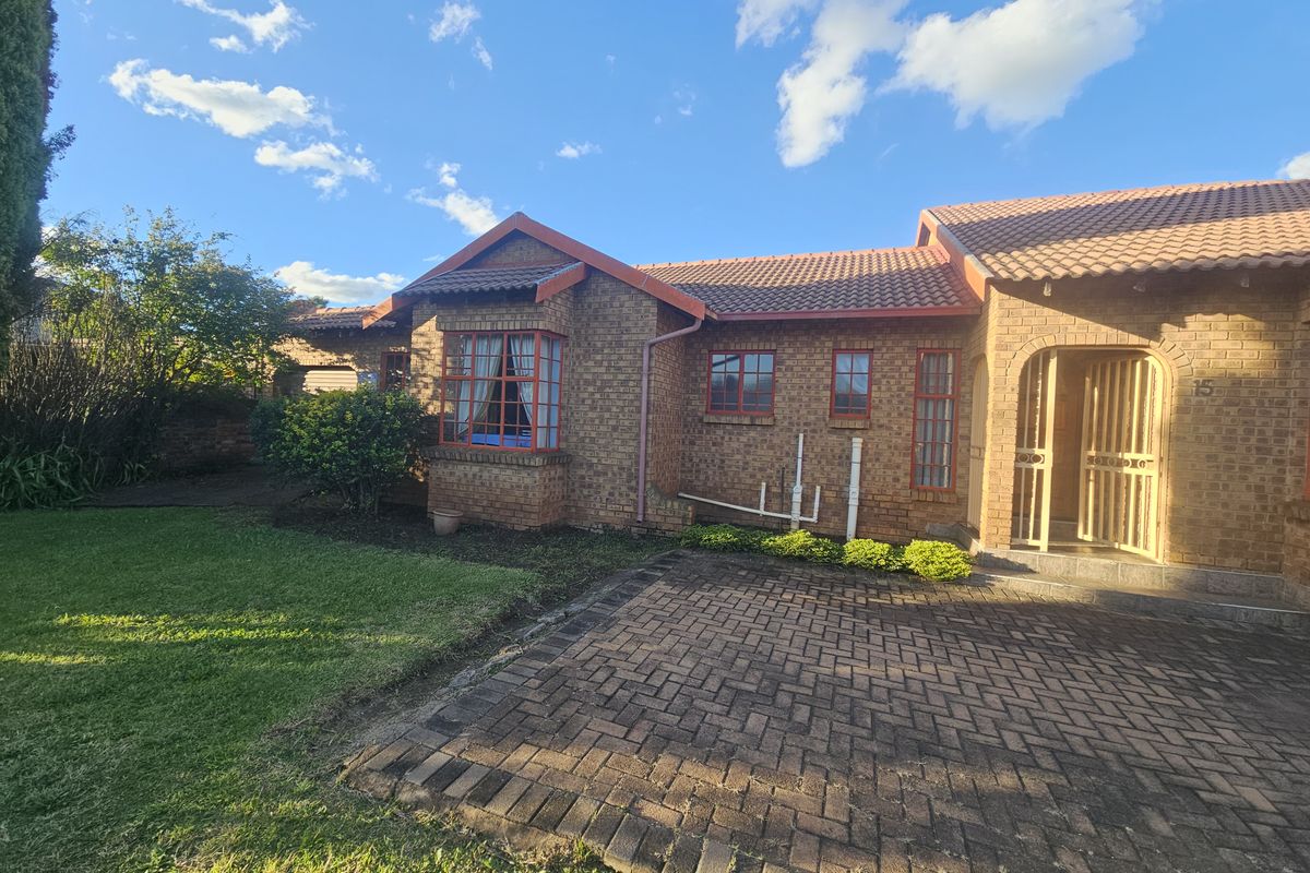 Beautifully Maintained Family Home Designed for Entertaining - Photo 2