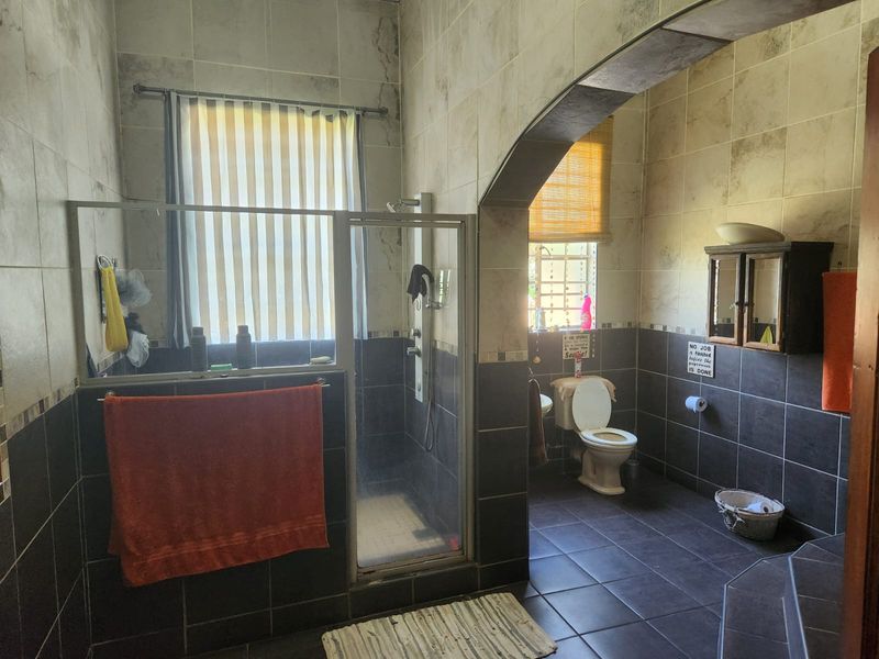 Solid charm with income potential and breathtaking views - Photo 10