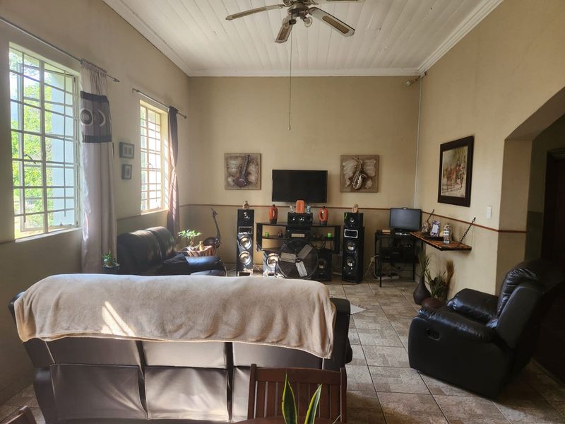 Solid charm with income potential and breathtaking views - Photo 7