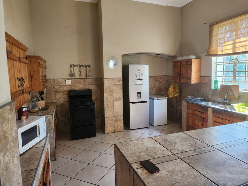 Solid charm with income potential and breathtaking views - Photo 4