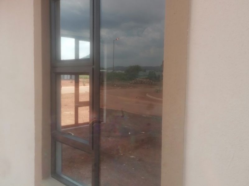 Modern New Builds with Solar Geyser & Aluminium Windows – Tailor-Made for You - Photo 4