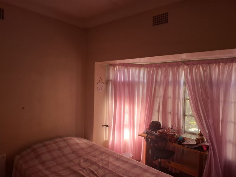 Spacious 4 Bedroom Family Home with Large Cottage, Pool & Entertainment Area - Photo 9