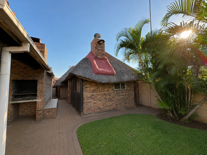 Easy Living in a Peaceful Complex Community - Photo 1