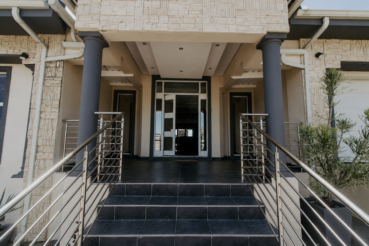 Elegance and style combined on the hills of Nahoon Valley Park - Photo 2