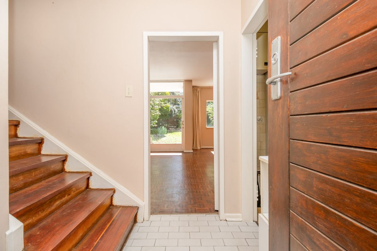 Spacious Double-Storey 2-Bedroom Garden Apartment to Rent in Sandton - Photo 3
