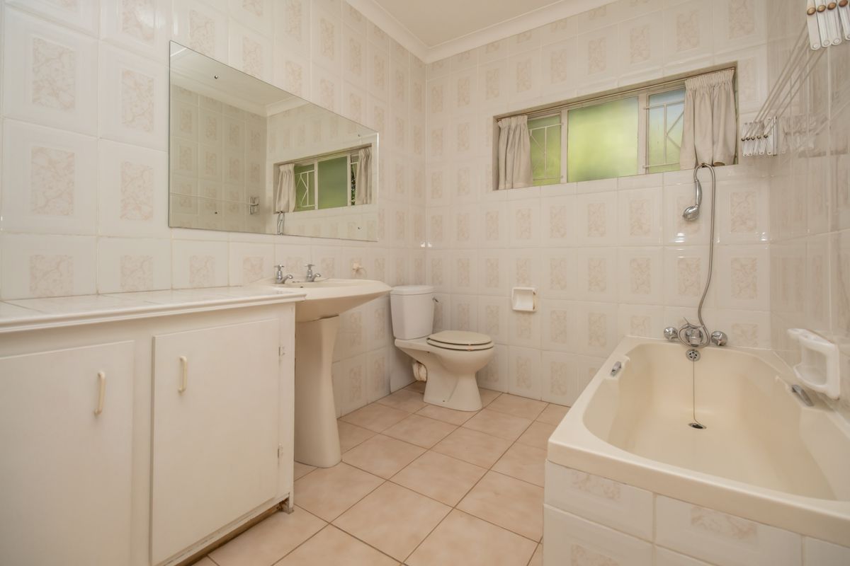Spacious Double-Storey 2-Bedroom Garden Apartment to Rent in Sandton - Photo 4