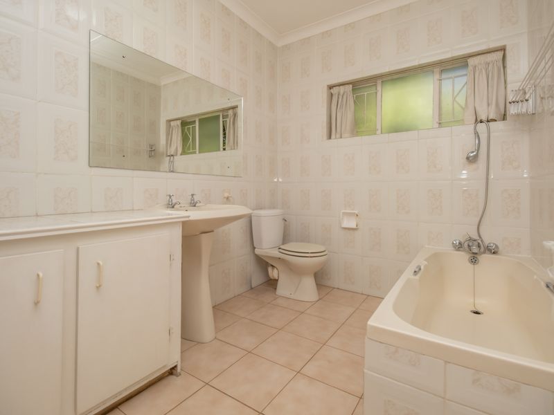 Spacious Double-Storey 2-Bedroom Garden Apartment to Rent in Sandton - Photo 4