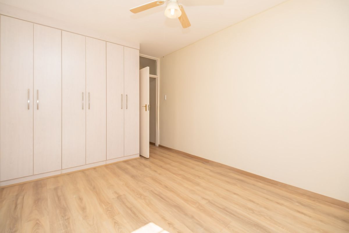 Spacious Double-Storey 3-Bedroom Garden Apartment to Rent in Sandton - Photo 4