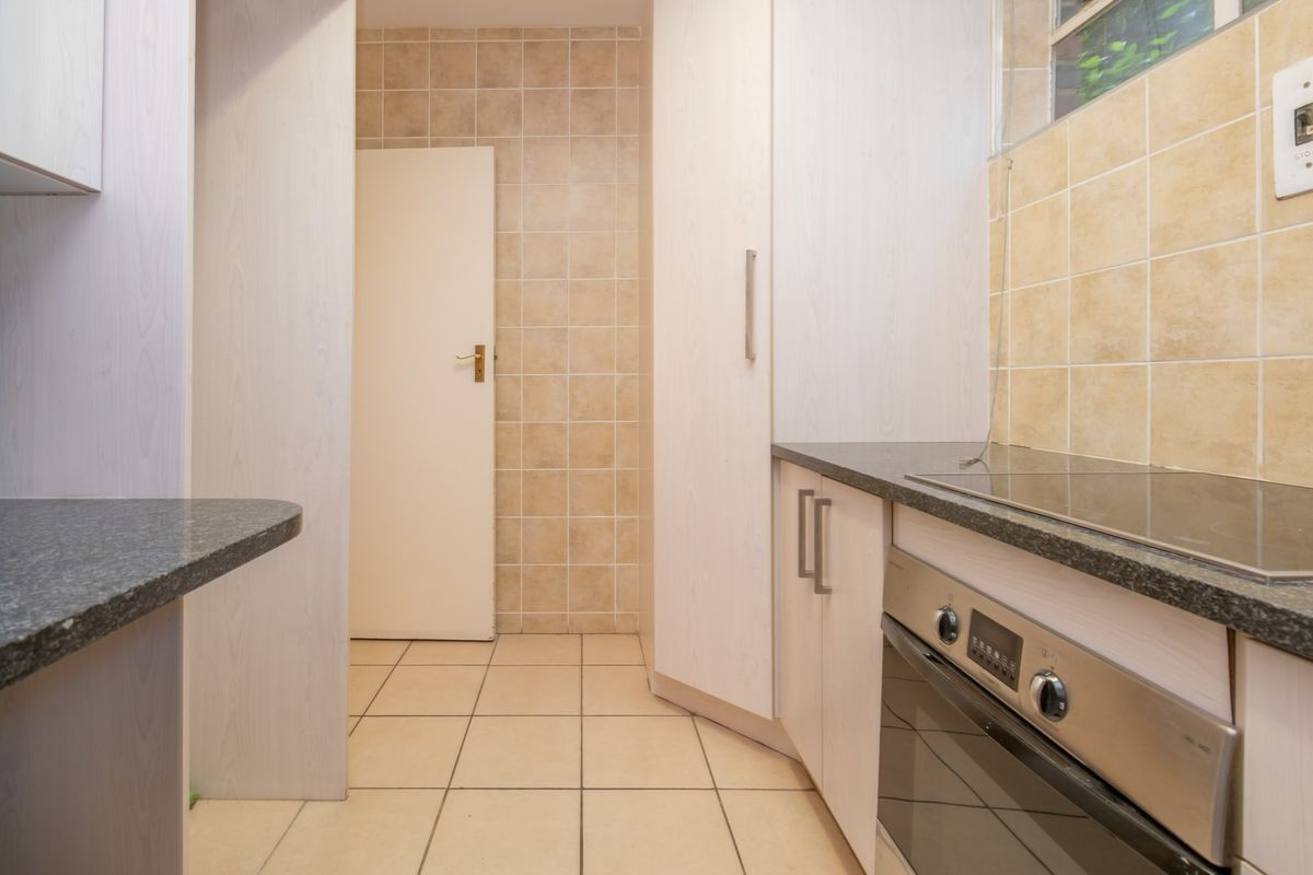 Spacious Double-Storey 3-Bedroom Garden Apartment to Rent in Sandton - Photo 5