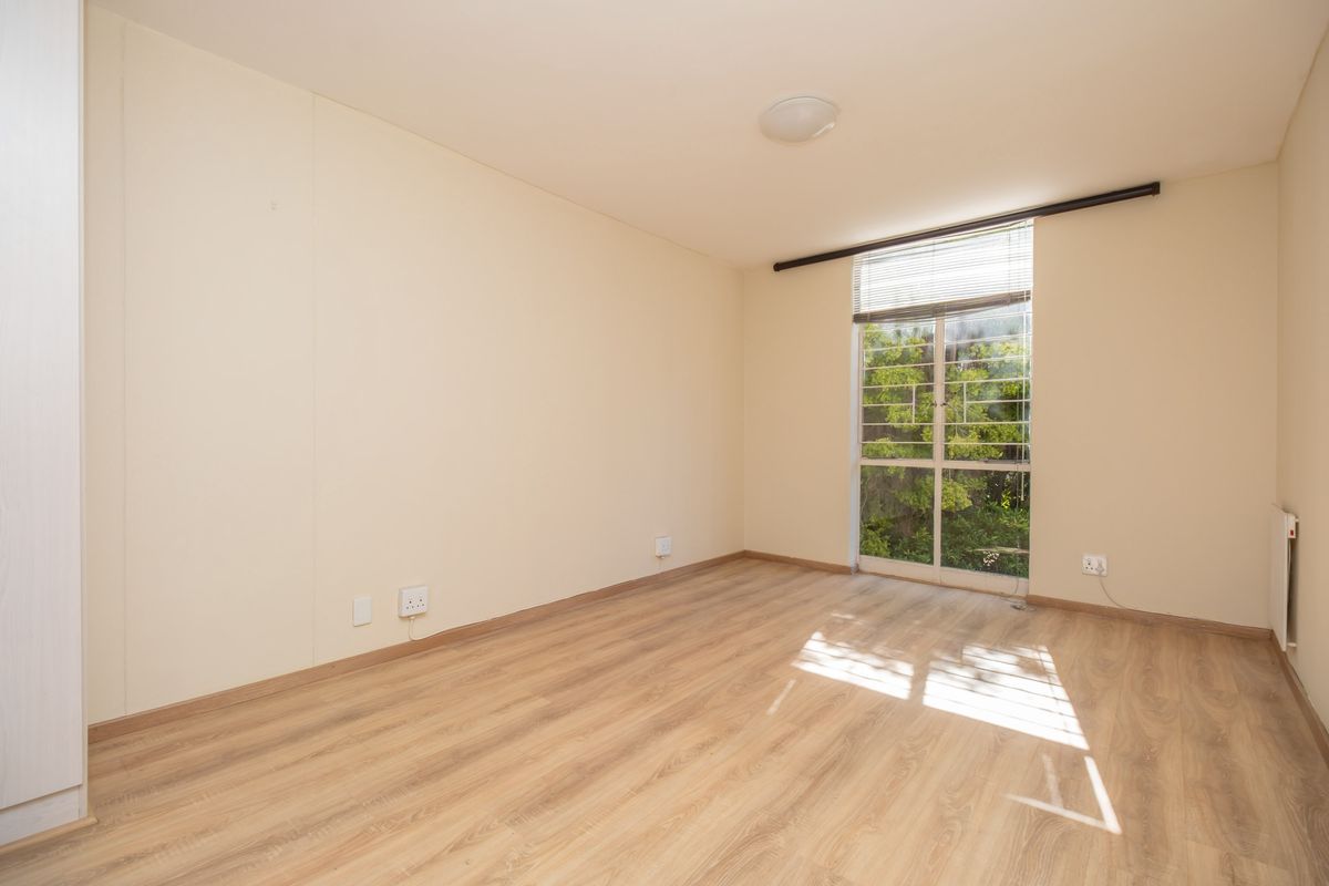 Spacious Double-Storey 3-Bedroom Garden Apartment to Rent in Sandton - Photo 3