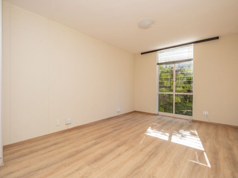 Spacious Double-Storey 3-Bedroom Garden Apartment to Rent in Sandton - Photo 3