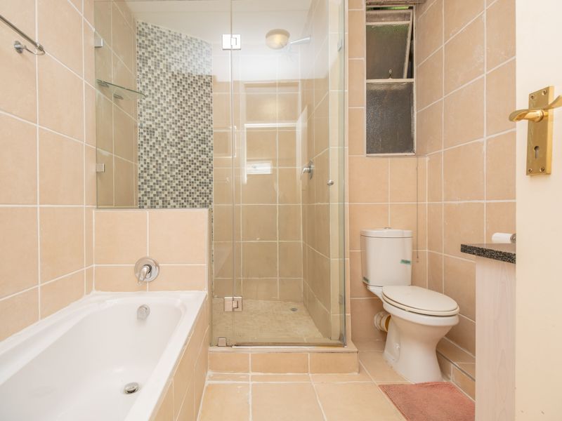 Spacious Double-Storey 3-Bedroom Garden Apartment to Rent in Sandton - Photo 10