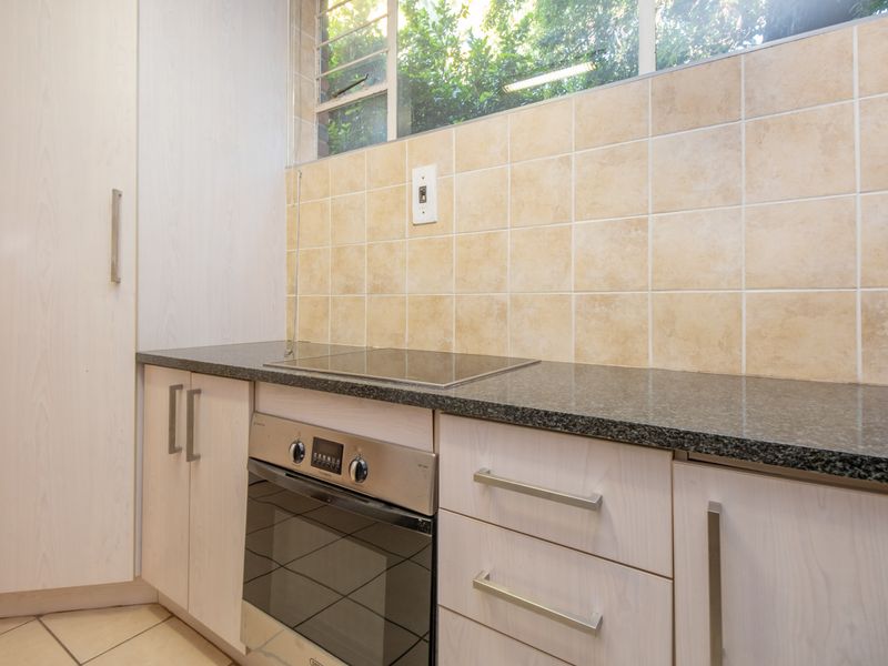 Spacious Double-Storey 3-Bedroom Garden Apartment to Rent in Sandton - Photo 6