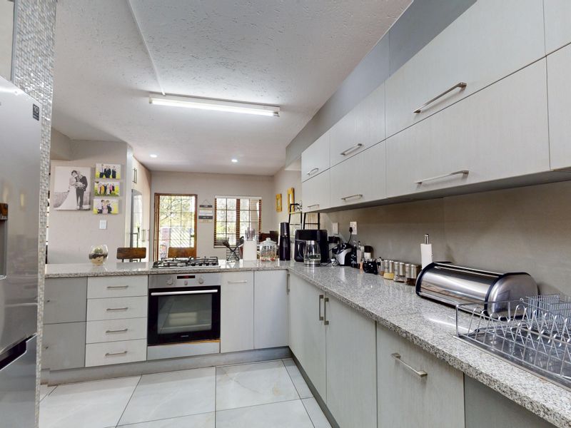 Beautiful family home in sought after Blue Gill Lifestyle Estate - Photo 10