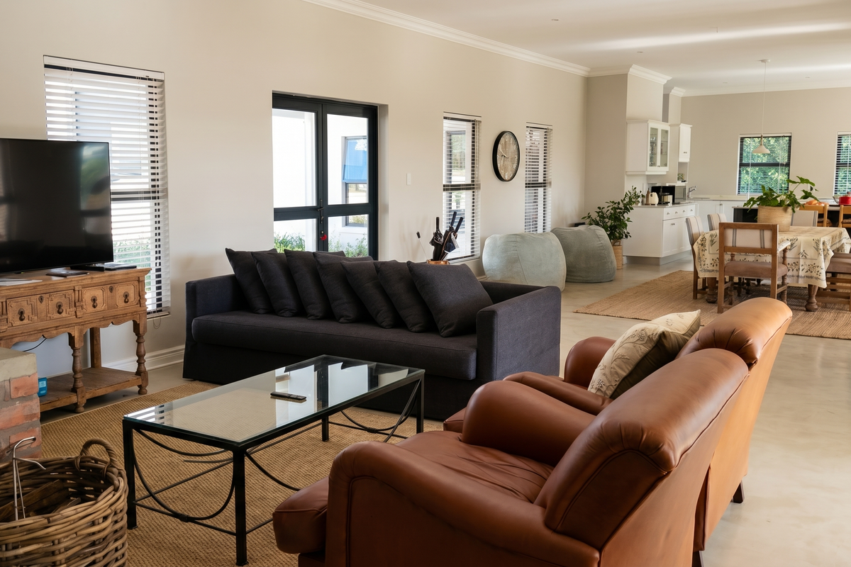 5 Bedroom home in sought after Garlington Estae - Photo 3