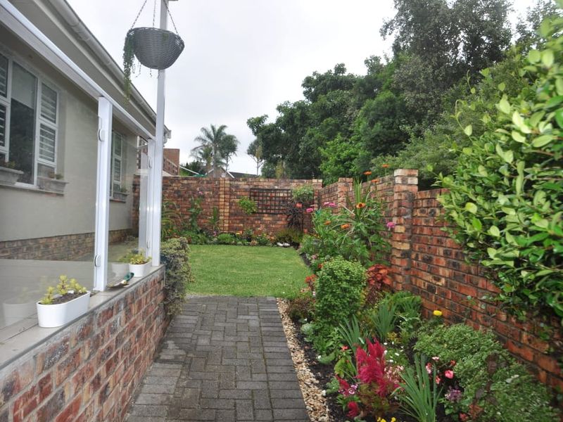 Beacon Bay - Elegant Townhouse to Let - Photo 2