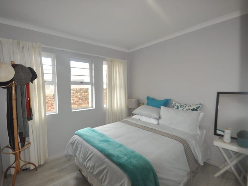 Beacon Bay - Elegant Townhouse to Let - Photo 10