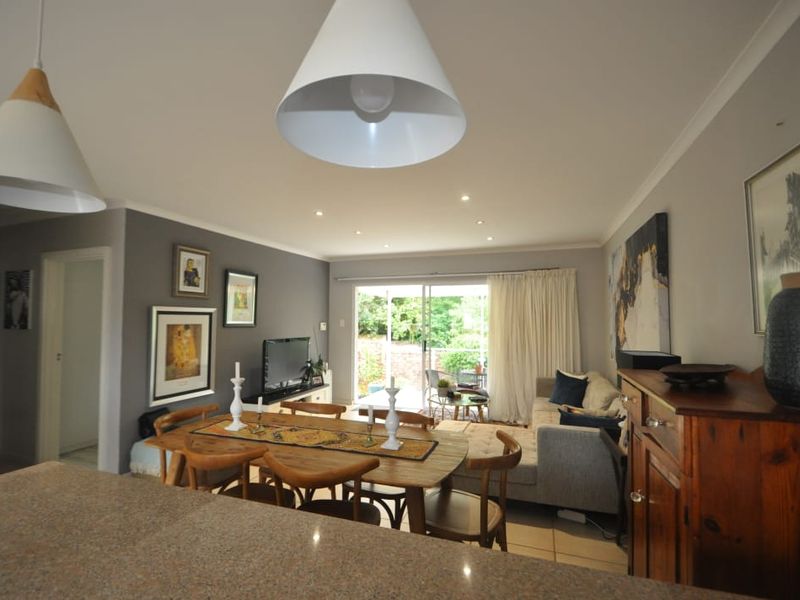 Beacon Bay - Elegant Townhouse to Let - Photo 6
