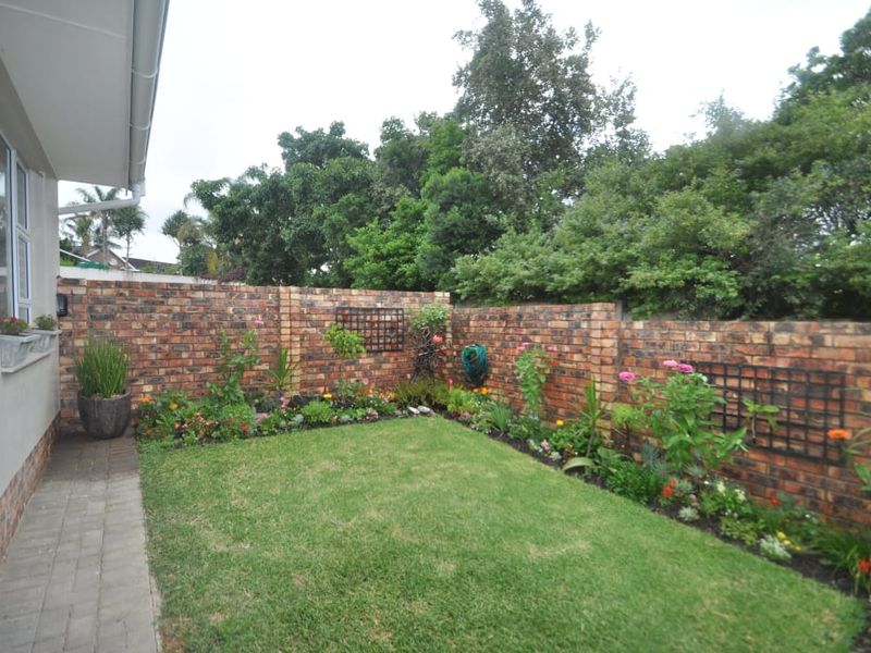 Beacon Bay - Elegant Townhouse to Let - Photo 3