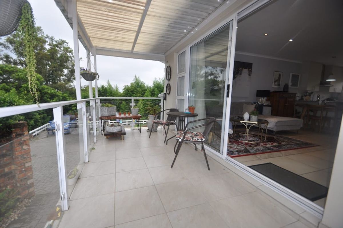 Beacon Bay - Elegant Townhouse to Let - Photo 4