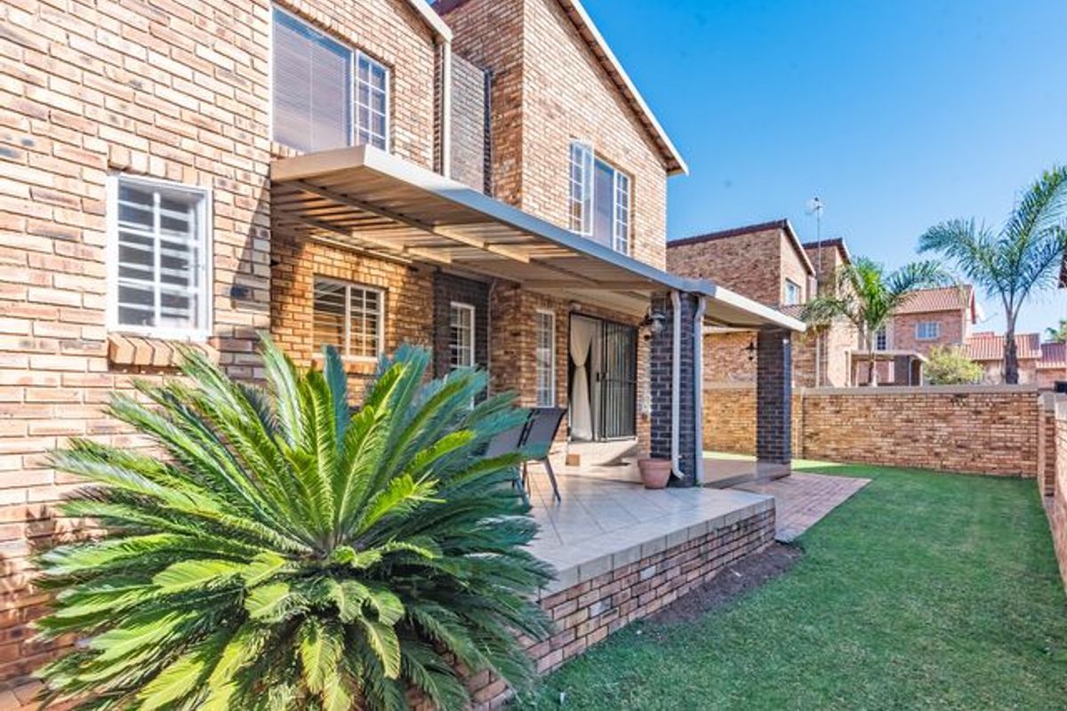 Beautiful Face Brick 4 Bedroomed Villa in Complex - Photo 5
