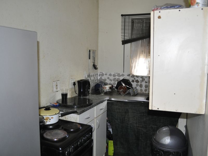 2 Bedroom house in Algoa Park! - Photo 3