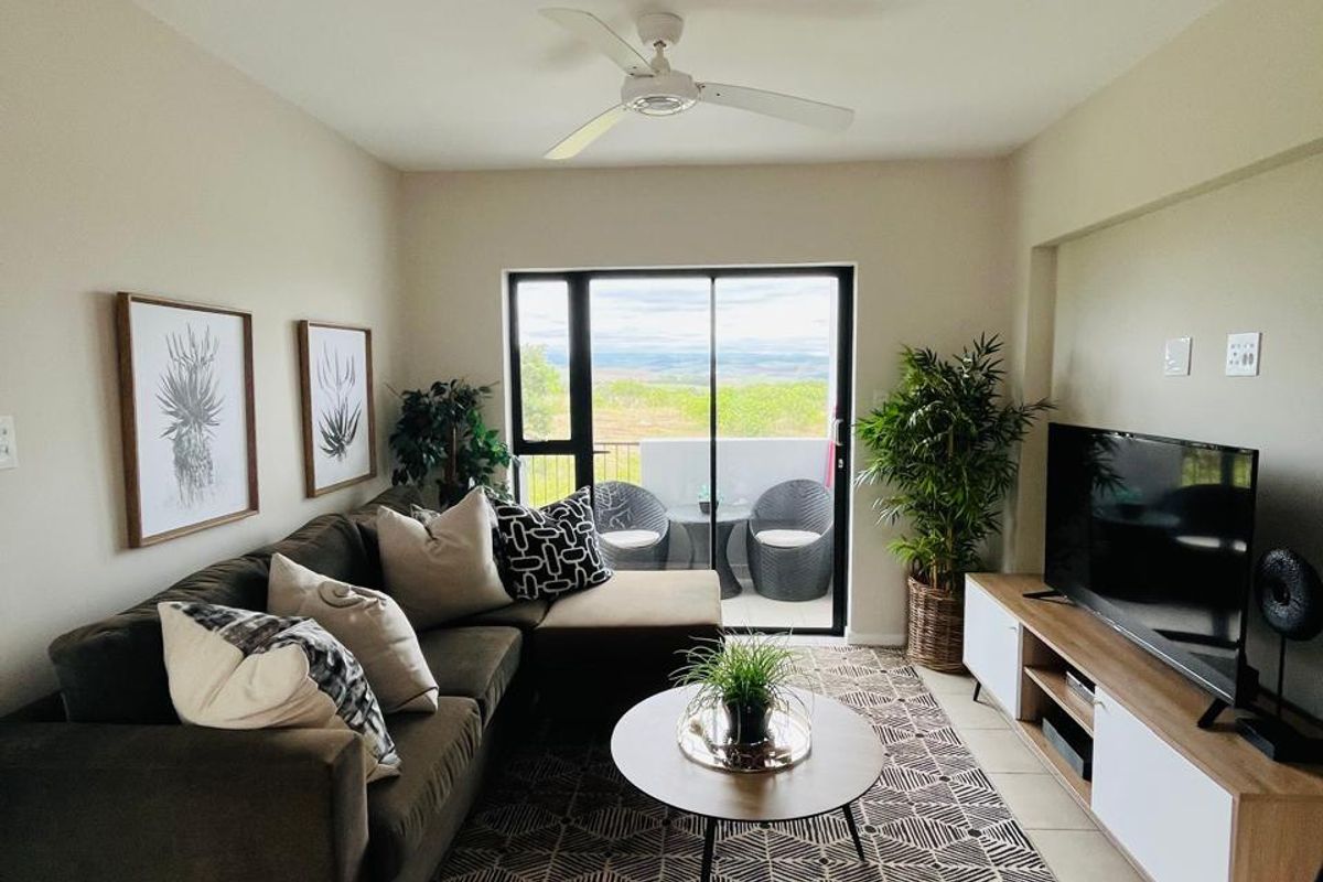 MODERN LIVING 2 BEDROOM, 2 BATHROOM APARTMENT IN DOUBLE SECURITY ACCESS ESTATE, AVAILABLE IMEDIATELY - Photo 3