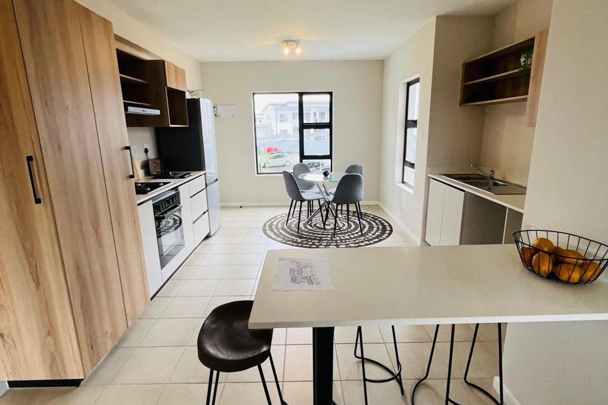MODERN LIVING 2 BEDROOM, 2 BATHROOM APARTMENT IN DOUBLE SECURITY ACCESS ESTATE, AVAILABLE IMEDIATELY - Photo 2