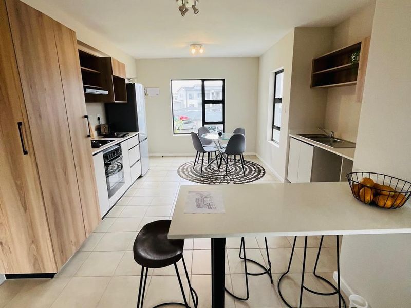 MODERN LIVING 2 BEDROOM, 2 BATHROOM APARTMENT IN DOUBLE SECURITY ACCESS ESTATE, AVAILABLE IMEDIATELY - Photo 2