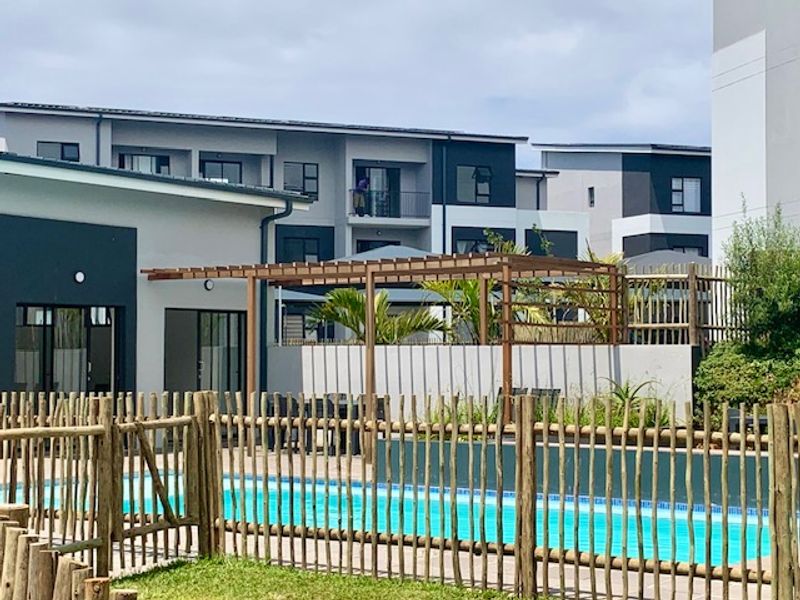 MODERN LIVING 2 BEDROOM, 2 BATHROOM APARTMENT IN DOUBLE SECURITY ACCESS ESTATE, AVAILABLE IMEDIATELY - Photo 3