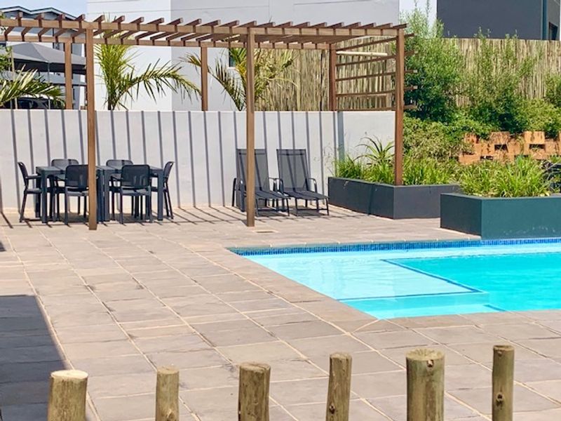 MODERN LIVING 2 BEDROOM, 2 BATHROOM APARTMENT IN DOUBLE SECURITY ACCESS ESTATE, AVAILABLE IMEDIATELY - Photo 1