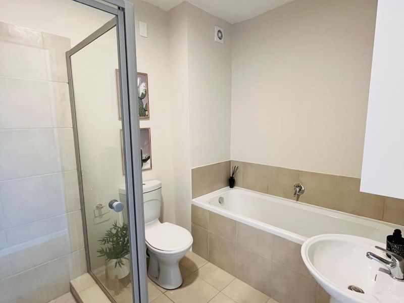 MODERN LIVING 2 BEDROOM, 2 BATHROOM APARTMENT IN DOUBLE SECURITY ACCESS ESTATE, AVAILABLE IMEDIATELY - Photo 10