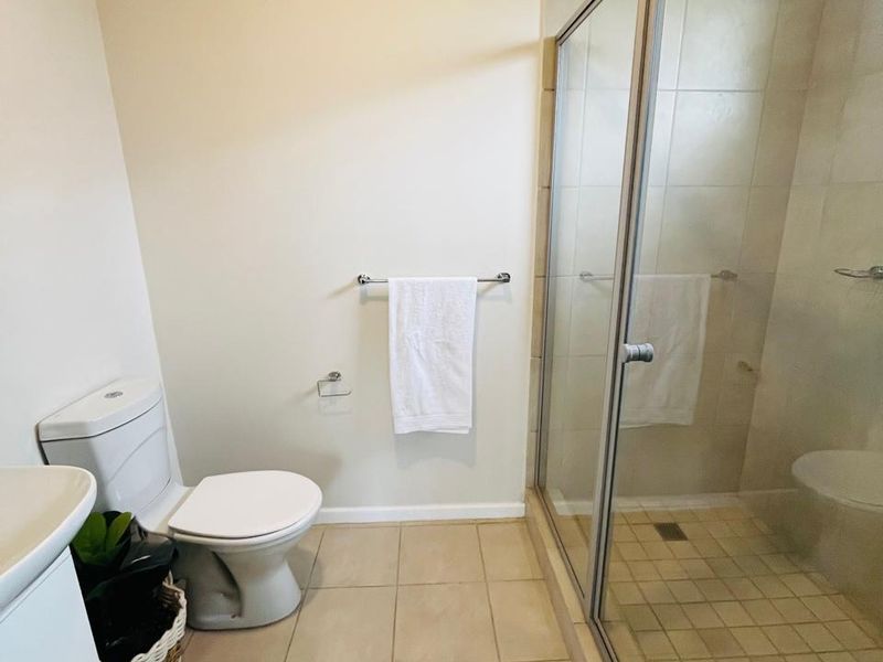 MODERN LIVING 2 BEDROOM, 2 BATHROOM APARTMENT IN DOUBLE SECURITY ACCESS ESTATE, AVAILABLE IMEDIATELY - Photo 9