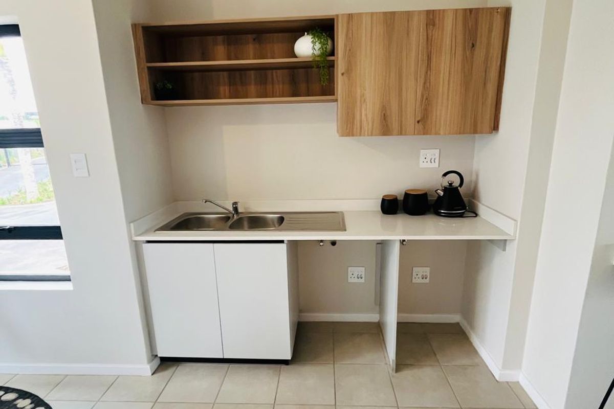 MODERN LIVING 2 BEDROOM, 2 BATHROOM APARTMENT IN DOUBLE SECURITY ACCESS ESTATE, AVAILABLE IMEDIATELY - Photo 4