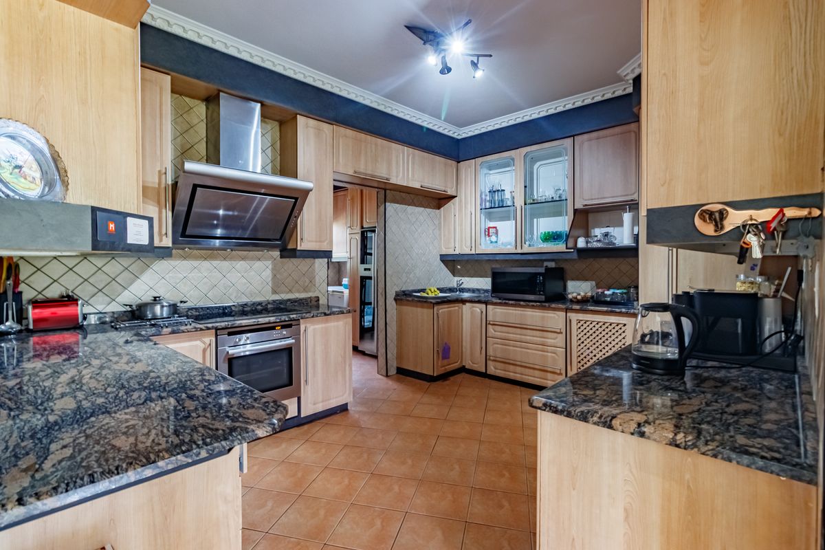 Packed with Potential in a Secure Boomed-Off Street in Vorna Valley - Photo 5