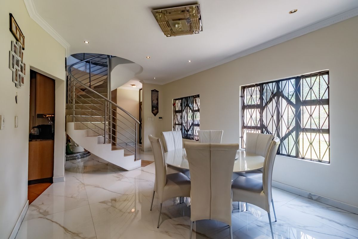 Packed with Potential in a Secure Boomed-Off Street in Vorna Valley - Photo 4