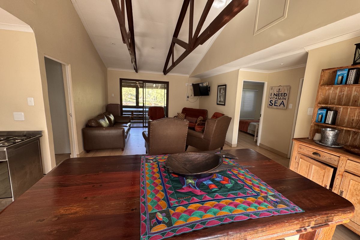 Hartenbos Central perfect location - Photo 3
