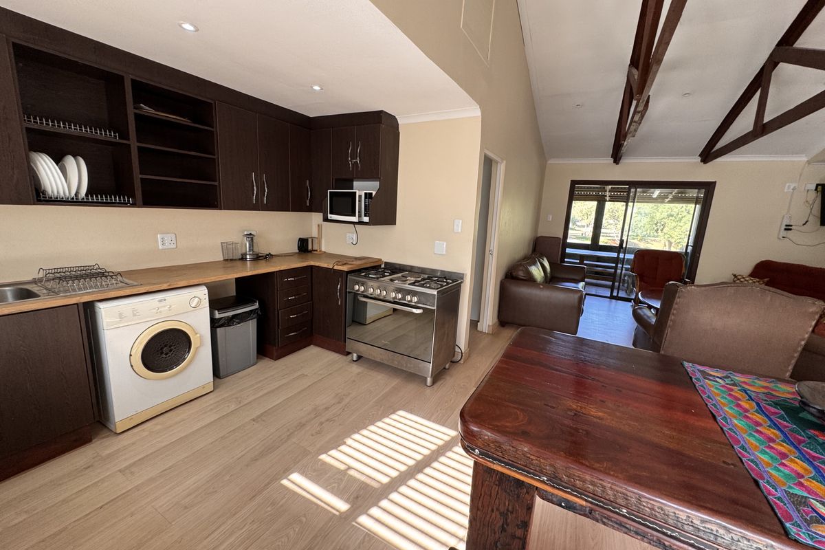 Hartenbos Central perfect location - Photo 2