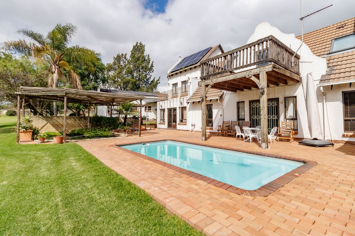 Rare 10,000m2 Austin View Property with Two Homes, Income-Generating Flatlet & Endless Potential - Photo 2