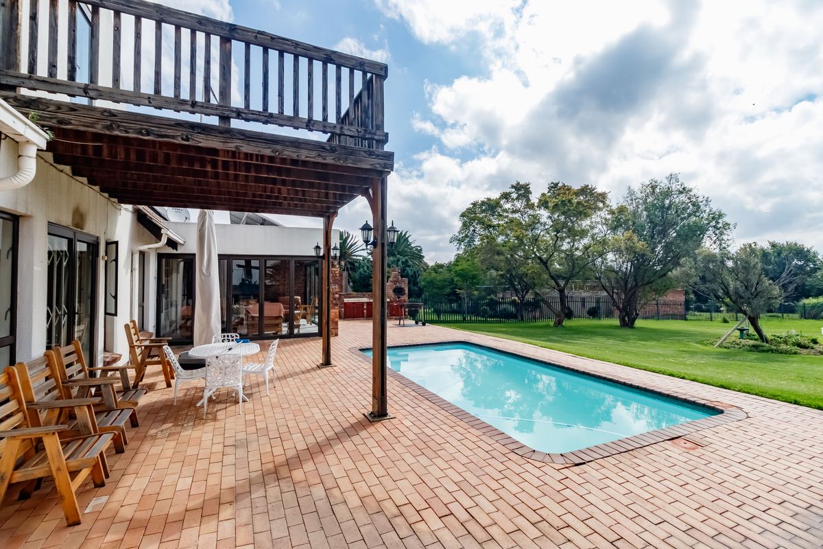 Rare 10,000m2 Austin View Property with Two Homes, Income-Generating Flatlet & Endless Potential - Photo 3